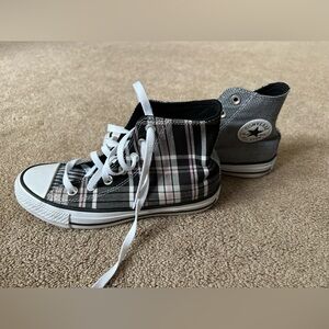 Converse Size 6 Women’s